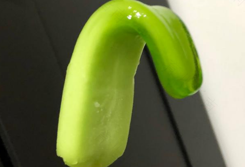 舌苔淡绿色是怎么回事 舌苔淡绿色是怎么回事