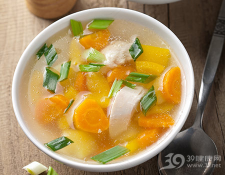 喉咙痛吃饭吃什么正餐 喉咙痛吃饭吃什么正餐