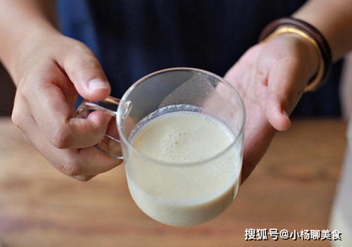 每天喝牛奶会导致便秘吗 每天喝牛奶会导致便秘吗