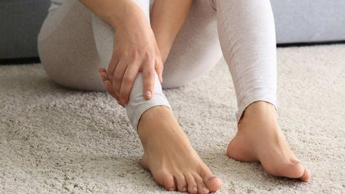 胳膊腿总抽筋是怎么回事 胳膊腿总抽筋是怎么回事