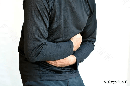 男性右下腹部隐痛的原因 男性右下腹部隐痛的原因