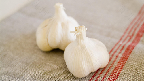 腹泻能不能吃大蒜? 腹泻能不能吃大蒜?