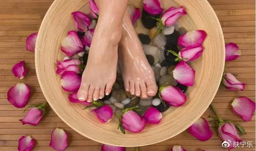 有痛风的人可以泡脚吗? 有痛风的人可以泡脚吗?
