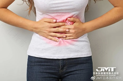 宝宝肚子痛吐了是怎么回事 宝宝肚子痛吐了是怎么回事