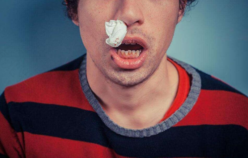 天天流鼻血是怎么回事 天天流鼻血是怎么回事