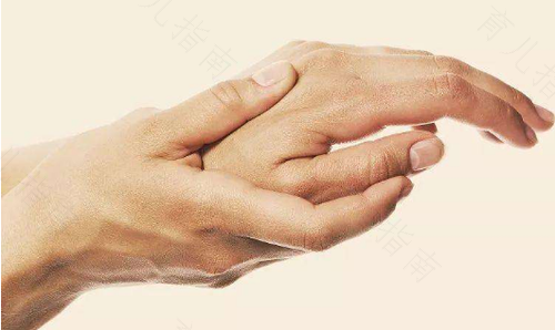 睡觉时出现手麻是什么原因 睡觉时出现手麻是什么原因