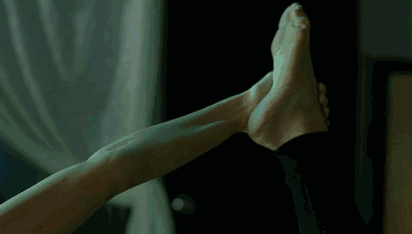 晚上睡觉时脚会抽搐什么原因 晚上睡觉时脚会抽搐什么原因