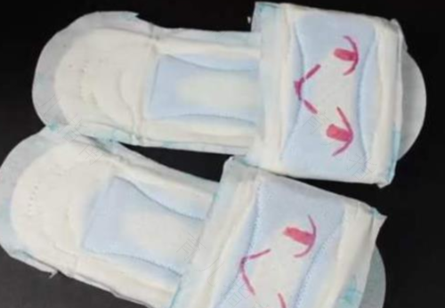 女孩九岁来月经怎么办