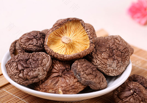 宝宝拉肚子能不能吃香菇 宝宝拉肚子能不能吃香菇