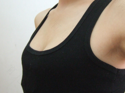 副乳起红点点 副乳起红点点