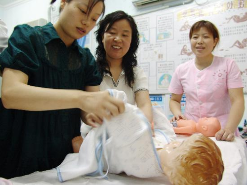 80后育儿住院找护士 在家靠父母？