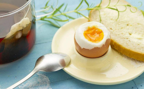 感冒期间能不能吃鸡蛋和虾 感冒期间能不能吃鸡蛋和虾