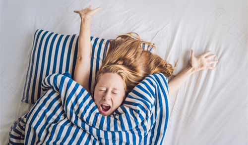 老是睡不够咋回事 老是睡不够咋回事