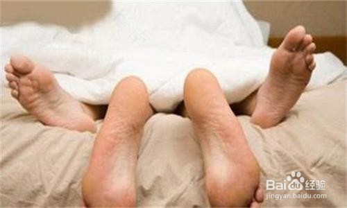 女性半夜尿道刺痛怎么回事 女性半夜尿道刺痛怎么回事