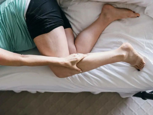 人突然抽搐怎么办还没有意识 人突然抽搐怎么办还没有意识