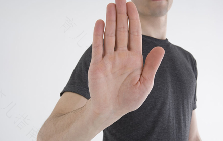 女生手脚冰凉出汗是怎么回事 女生手脚冰凉出汗是怎么回事