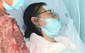 女孩总吐怎么回事 女孩总吐怎么回事