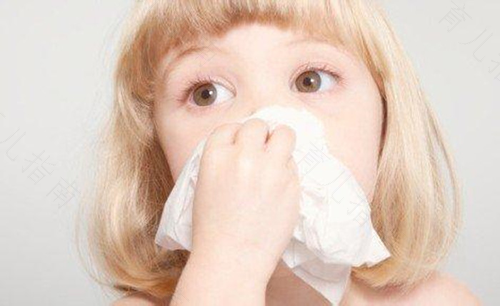 小孩子流鼻涕一直不好怎么办 小孩子流鼻涕一直不好怎么办