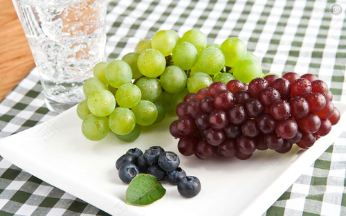 肚子痛能不能吃葡萄吗 肚子痛能不能吃葡萄吗