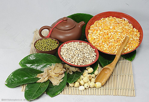 什么食物吃了消肿快 什么食物吃了消肿快