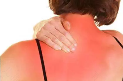 两边肩胛骨酸痛是怎么回事 两边肩胛骨酸痛是怎么回事