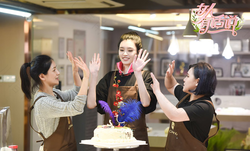 “国民婆婆”胡可担任母婴达人SHOW首席明星评审