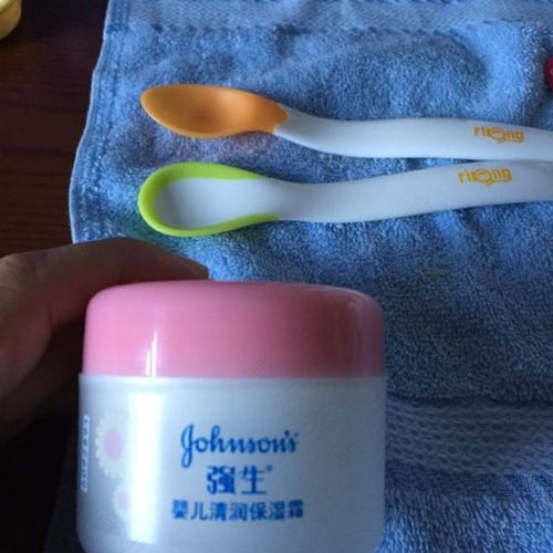 强生婴儿解读:新生儿护肤123原则 强生婴儿解读:新生儿护肤123原则