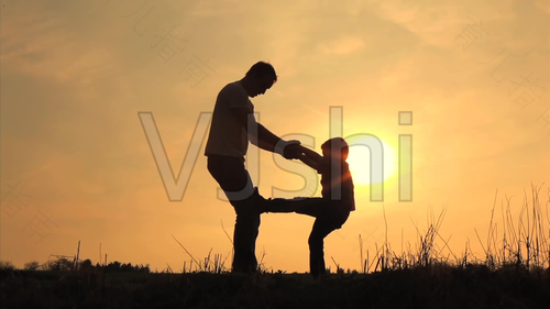 如果你是这个孩子对于父亲的这种行为你会怎么做 如果你是这个孩子对于父亲的这种行为你会怎么做