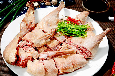 何时给宝宝加肉食好，肉食对宝宝有什么好处？每天吃多少合适？