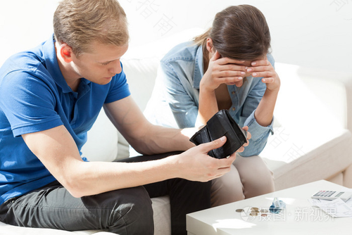 父母穷孩子自卑