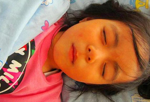 宝宝睡着了笑大人不能和她笑