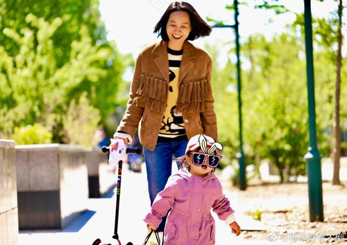 朱丹一家三口照片 朱丹一家三口照片