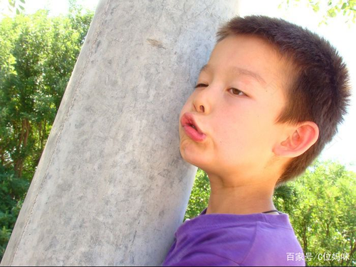 孩子老是做鬼脸的危害 孩子老是做鬼脸的危害