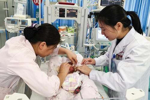 为新生儿筑起一道生命保护线 深圳远东刘晓红