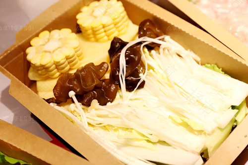 美味佳肴别吃撑着 吃火锅别忘加蔬菜豆腐