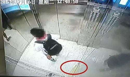 男孩排尿时尿流方向为什么不正常