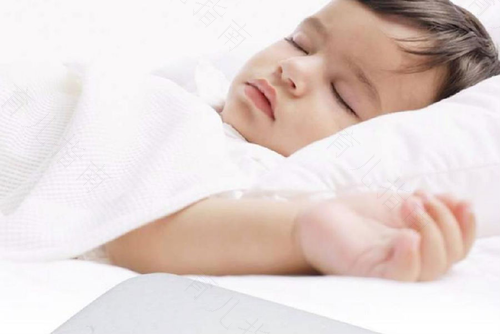 父母要给宝宝选择好的睡眠用品