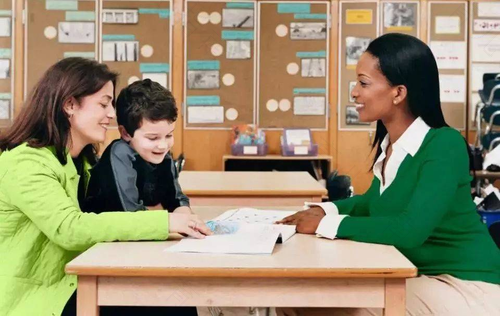 老师问孩子父母做什么工作的 老师问孩子父母做什么工作的