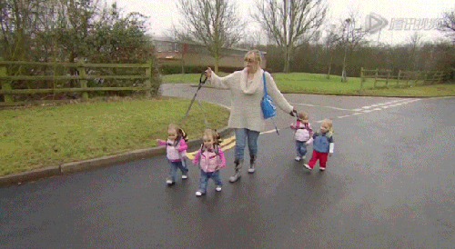 小贝大爱，关爱有家，用爱温暖三胞胎家庭