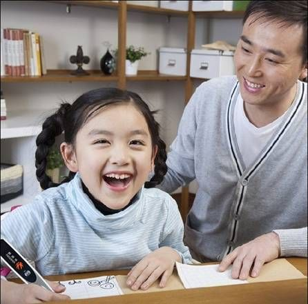 暑期教育:学生迅速提高英语 青睐外研通点读笔 暑期教育:学生迅速提高英语 青睐外研通点读笔
