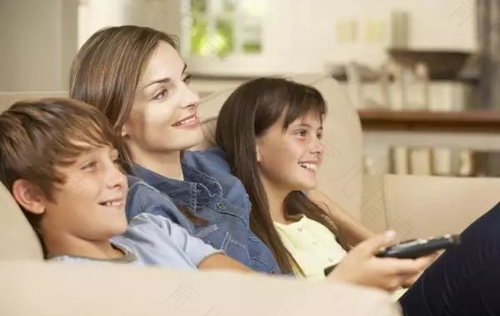 看电视和不看电视的孩子,长大后的差距真不是一星半点 看电视和不看电视的孩子,长大后的差距真不是一星半点