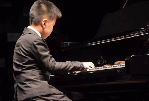 学钢琴天赋重要还是努力重要 学钢琴天赋重要还是努力重要