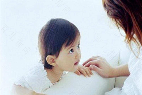 怎样与三个月大的宝宝沟通和互动 怎样与三个月大的宝宝沟通和互动