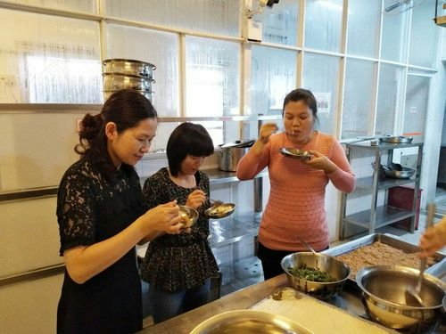 洋快餐店成暑期“托儿所” 孩子安全谁保障？