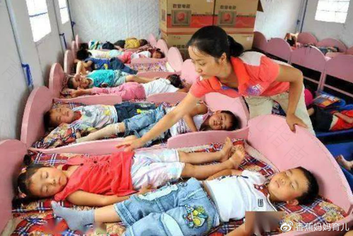 幼儿园孩子午睡 幼儿园孩子午睡