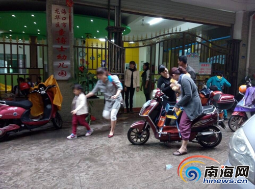 幼儿园放学，家长不是非要“提前接”，“准时接”才是明智